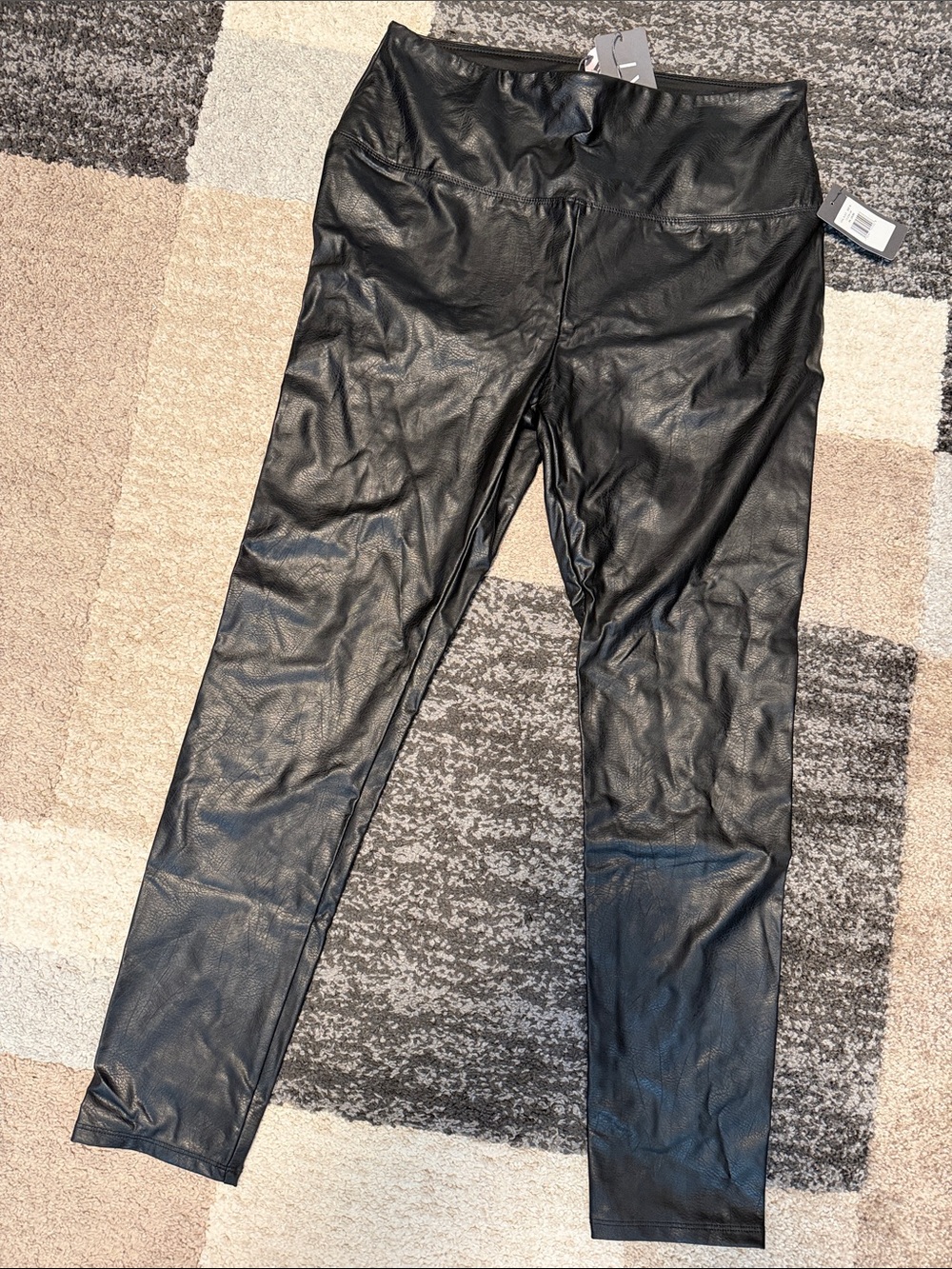 Lyssé pull-on faux leather textured leggings, black, size XL NWT!